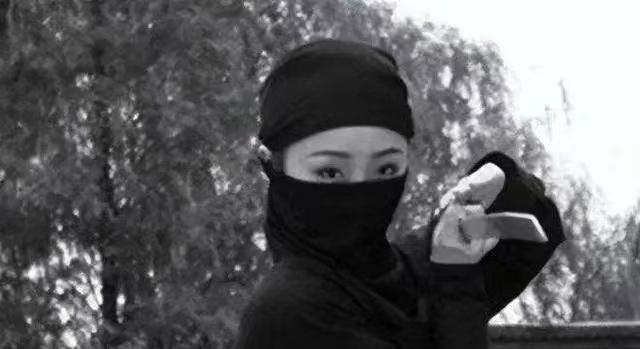 1968年，82岁的老和尚在柴房里，看到一位奄奄一息的年轻女子，他一时好心将其收