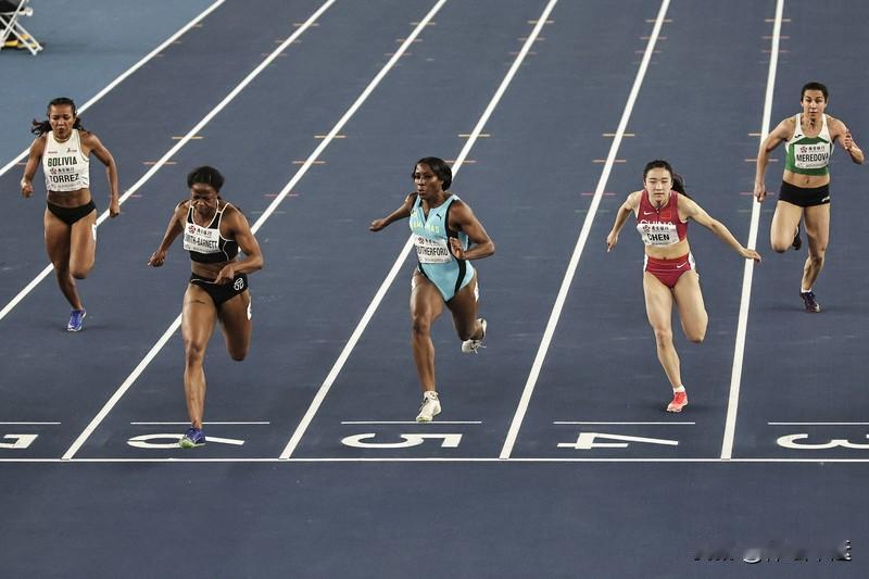 亚洲百米第一女飞人有了新的有力竞争者——16岁的陈妤颉。在11月17日第十五届全