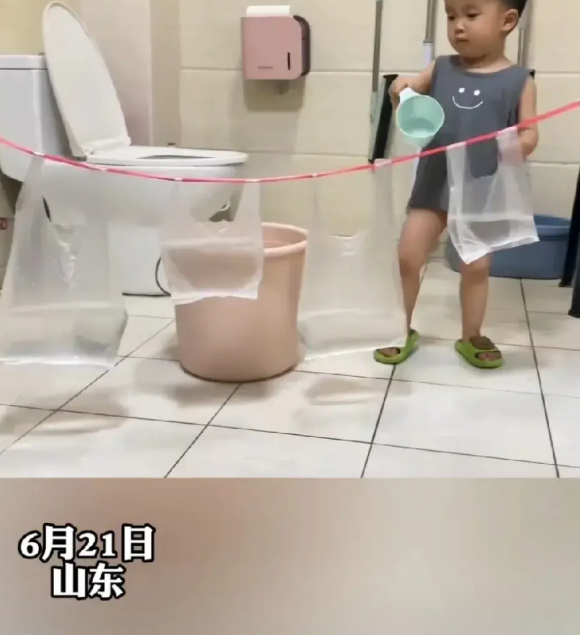 6月21日，山东一萌娃，平时很黏妈妈。但妈妈有1个小时没见到孩子了，也没听到孩子