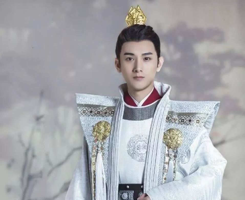 643年，太子李承乾谋反，按律当诛杀。李世民心如刀绞，质问道：“皇位本来就会传给