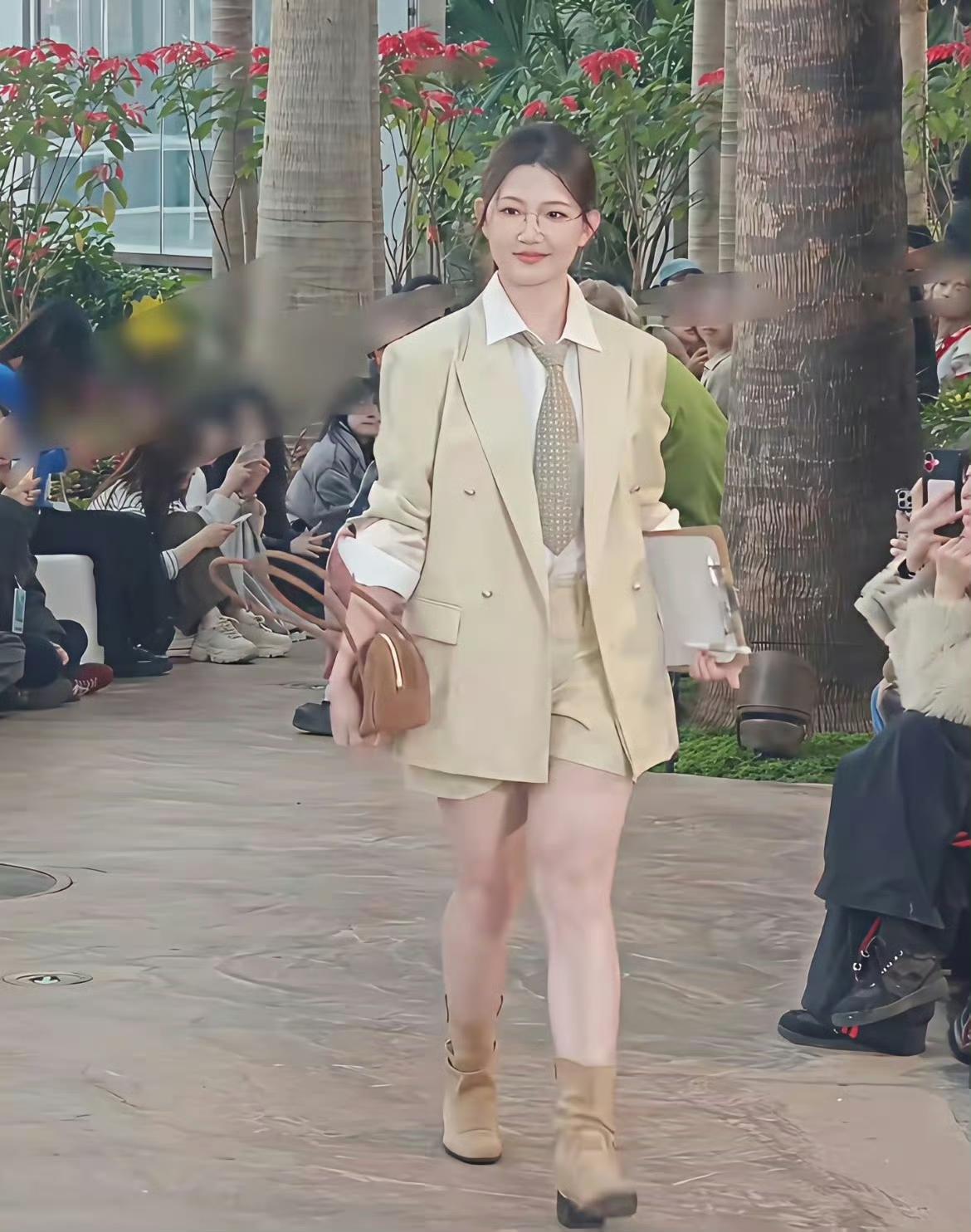 从格力董事长董明珠的秘书转身为自己事业掌舵人，孟羽童在创业路上找到了新的方向。如