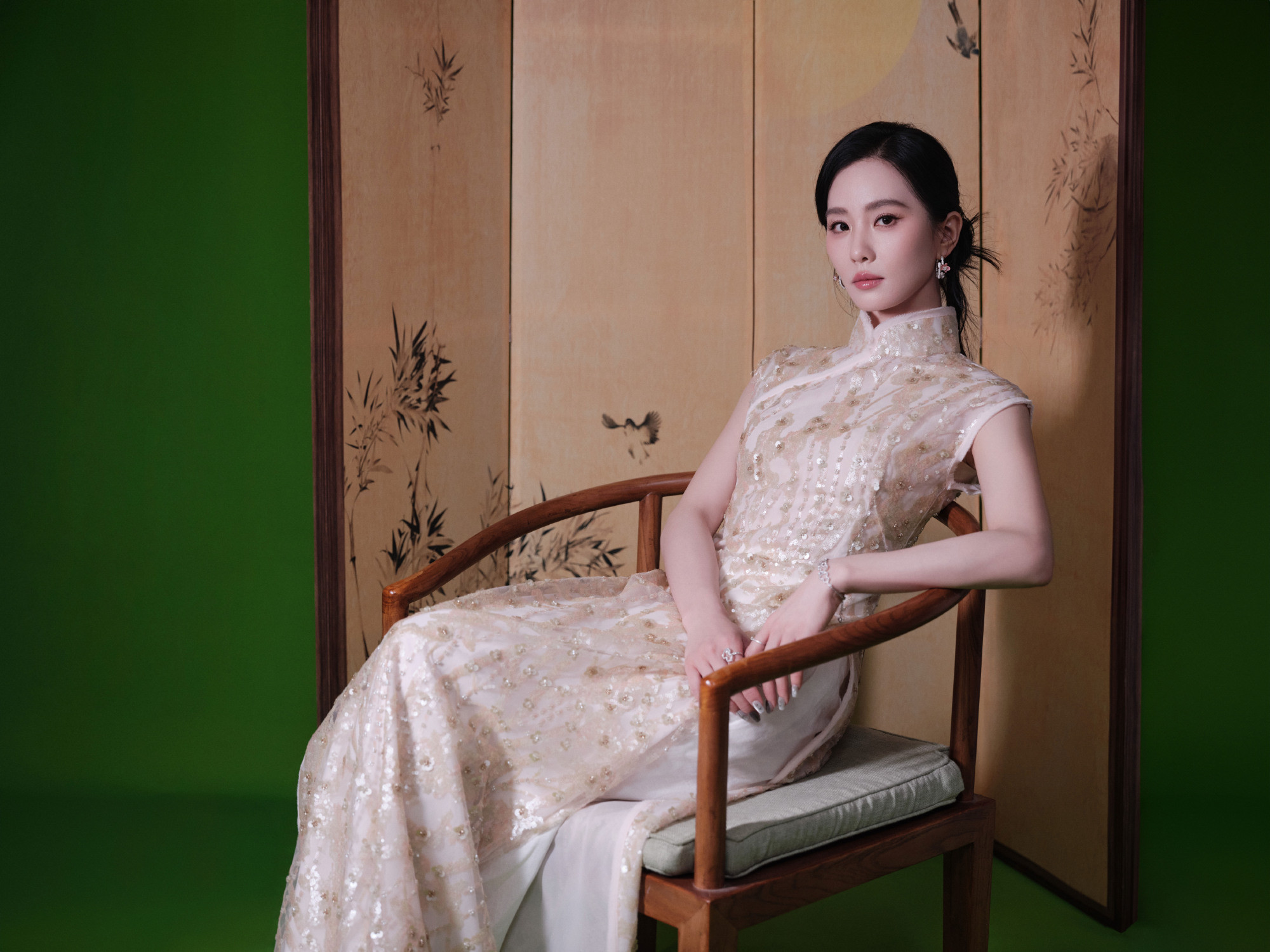 刘诗诗旗袍，东方韵味画中佳人。刘诗诗