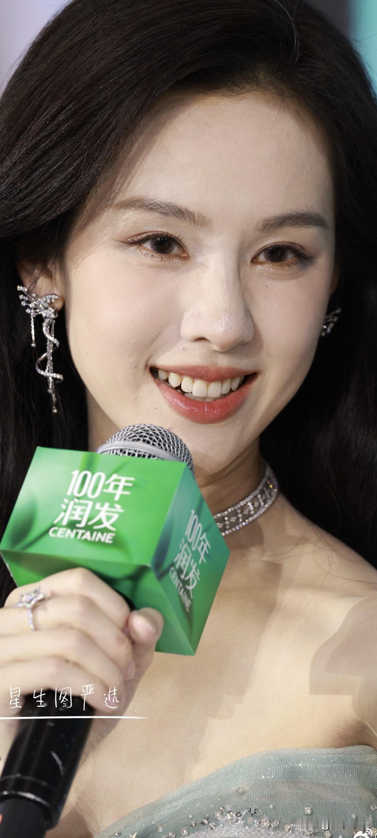 陈都灵今日深圳活动生图，太美了嘟嘟​​​