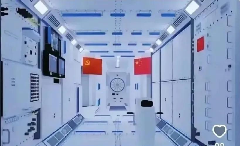 还好图二是国际空间站，有美国参与，不然得被骂成什么样？电线乱的跟印度贫民窟一样，