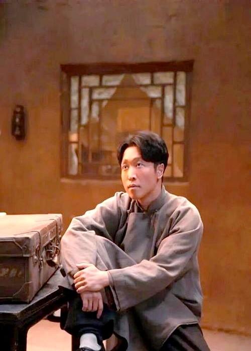 《老舅》里张海宇演的达达，开播时差点把人给劝退了。这剧在央视八套一上，收视率