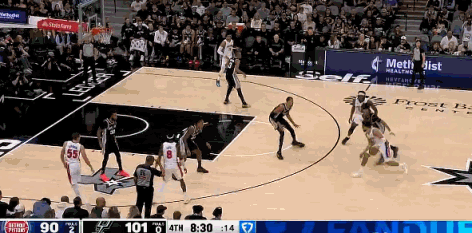 活塞老大坎宁安真是不知天高地厚！突破不快、跳的不高，出手又慢，居然还敢当着文班