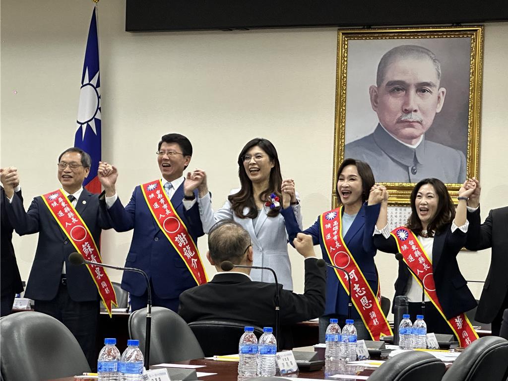 蓝白公布第一波县市长人选郑丽文邀王金平任最高顾问国民党主席郑丽文24日于国