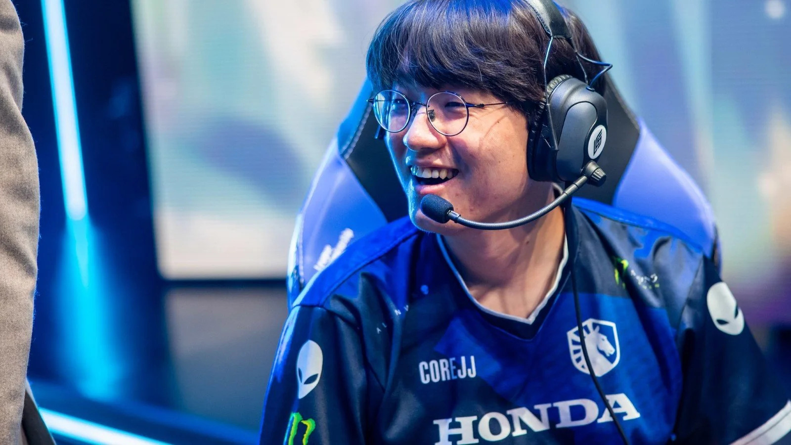 外媒统计了今年MSI的选手年龄，CoreJJ以32岁高居榜首。第二名Faker3