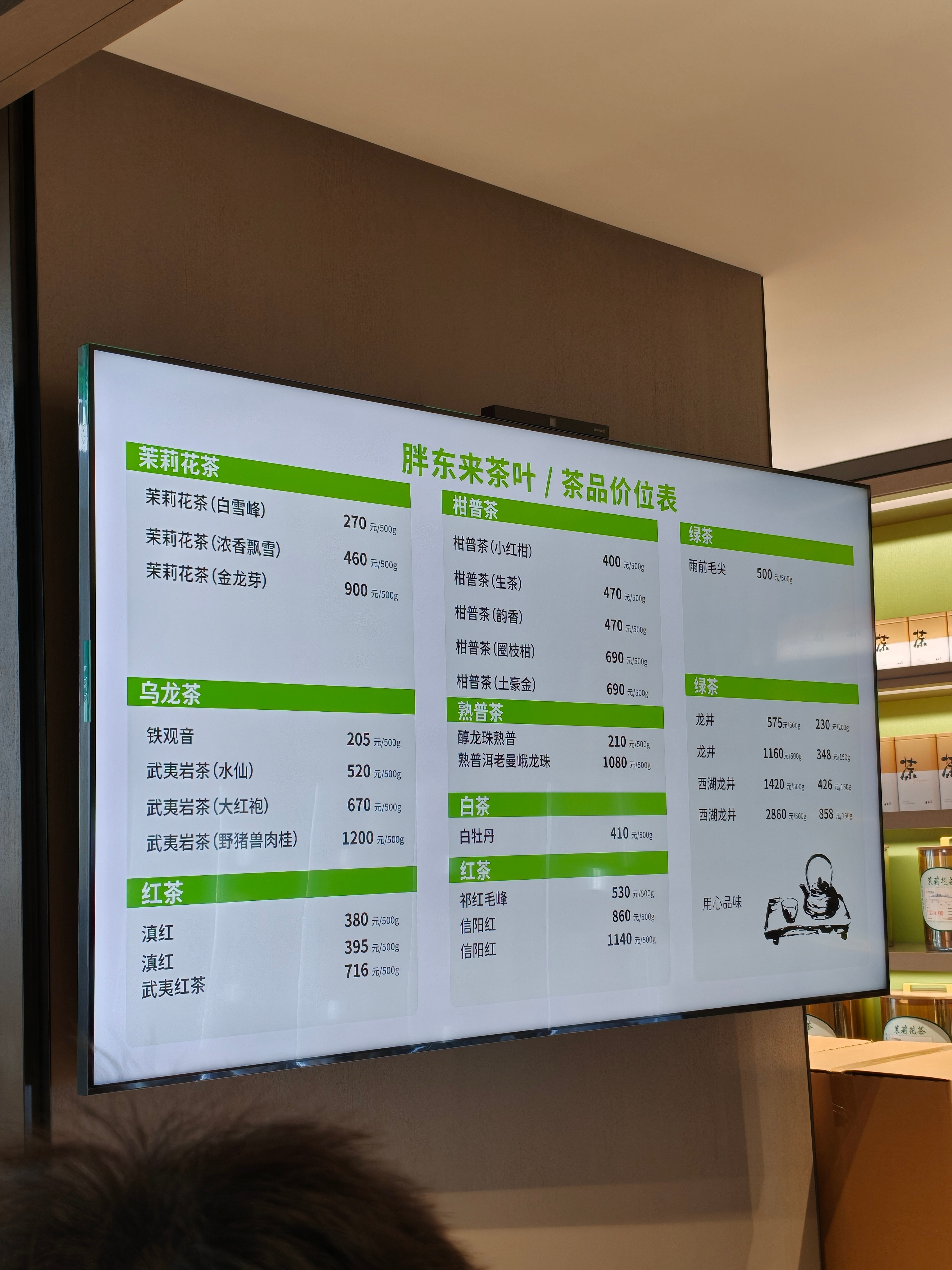 有限的时间来新乡逛了一圈，其实就是为了看看胖东来。运气比较好，假期刚过去加上天气