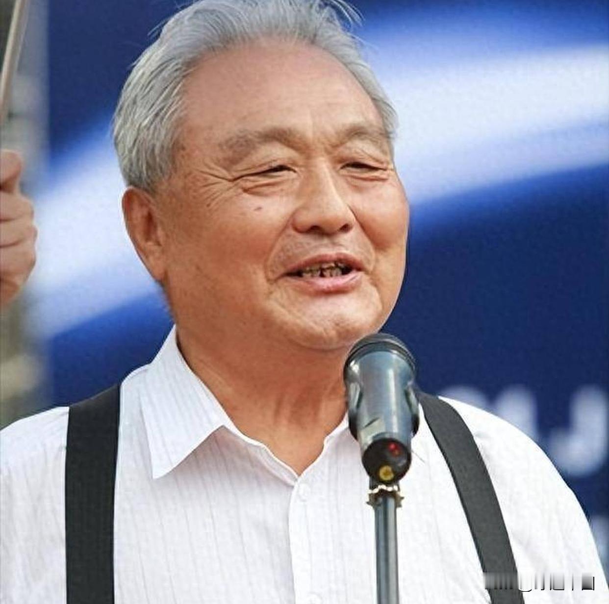 在战术理念上，年维泗始终有着独到坚持。亚洲球队普遍忌惮高大头球中锋，不少人一味追