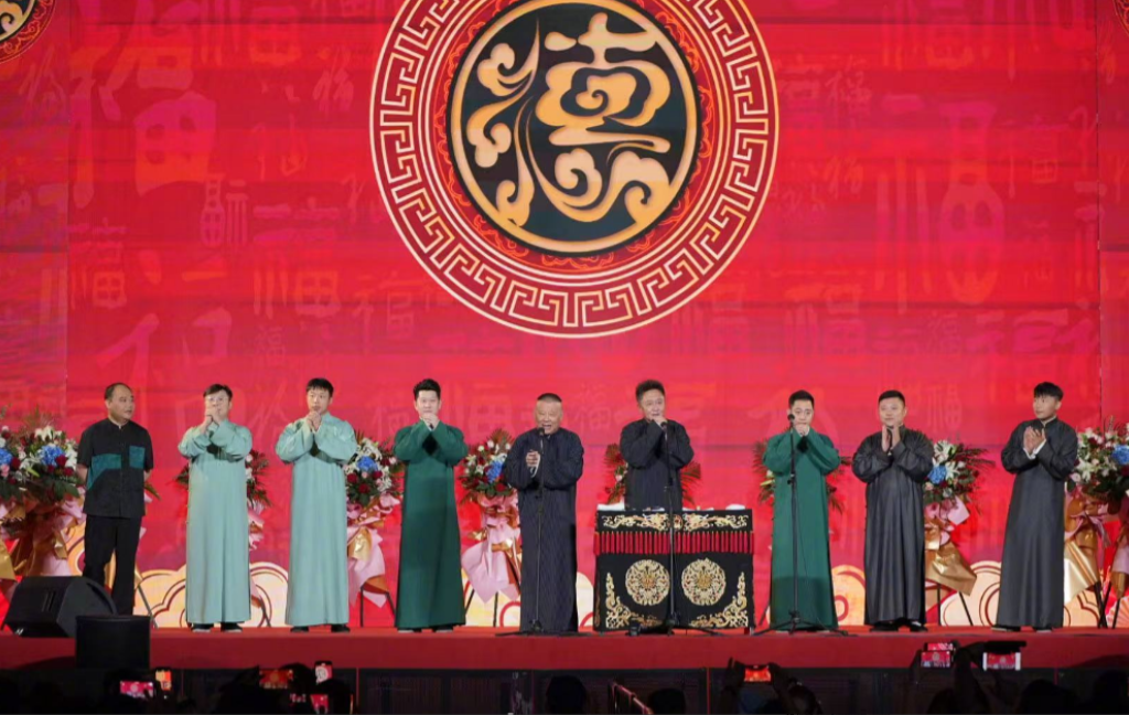 郭德纲青岛商演遭吐槽，老段子“炒冷饭”引观众不满