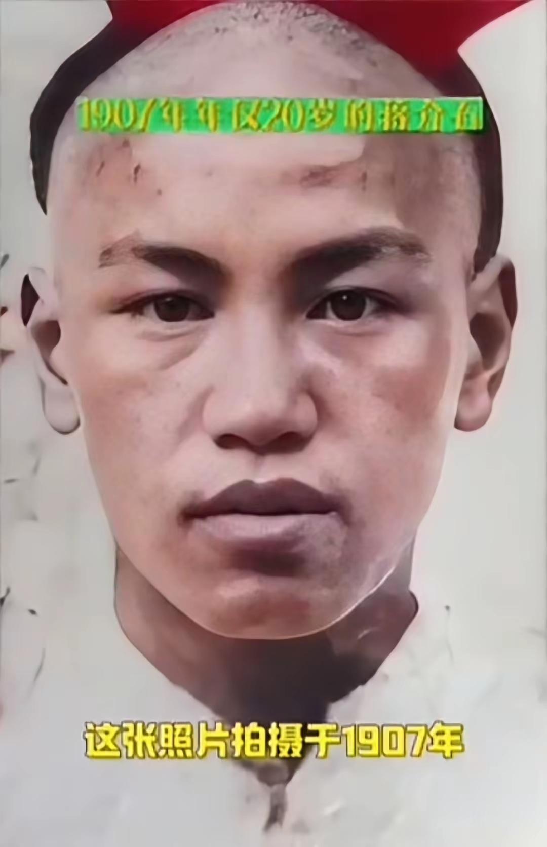 这是20岁的蒋介石，他这一生对中国没有做什么好事，吃里扒外，对内残酷镇压，对外