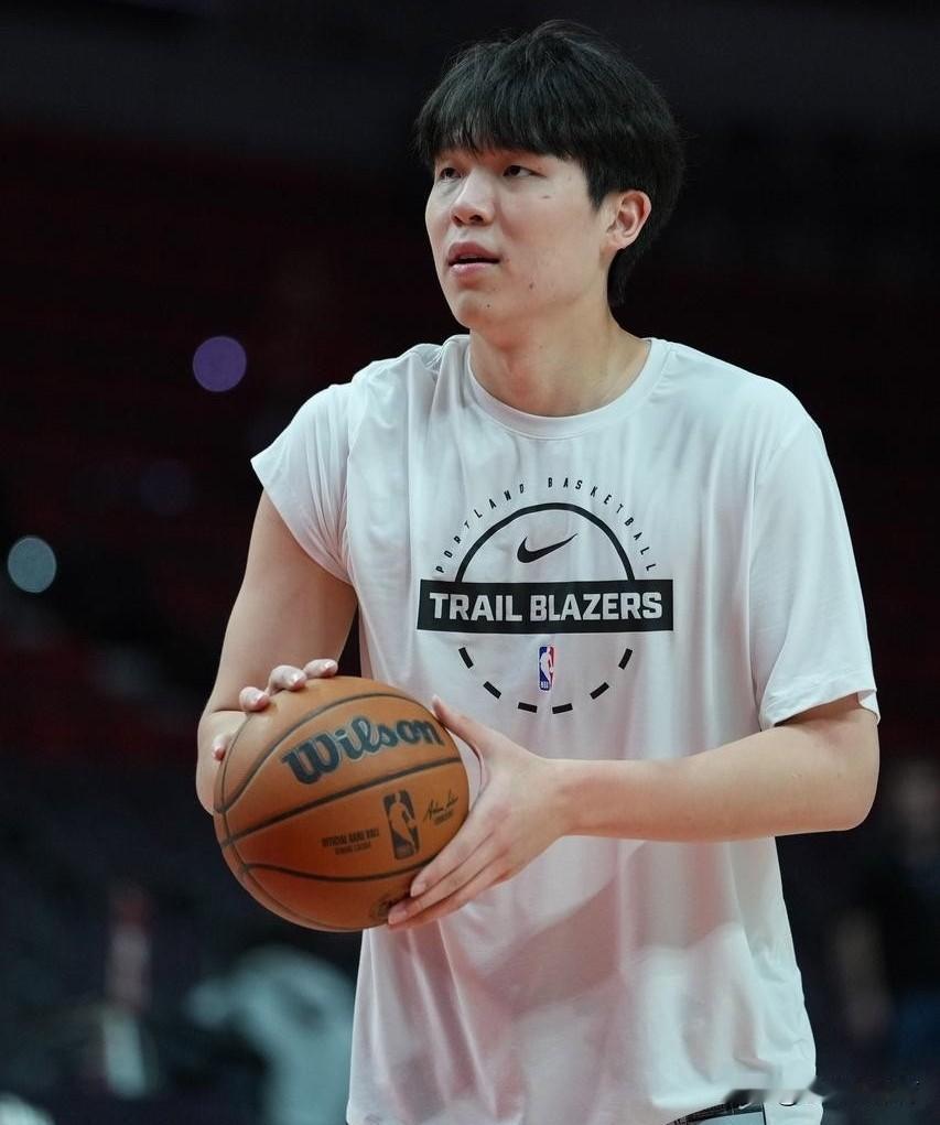 真的太离谱了！杨瀚森夏联直接打疯，教练在场边都看乐了！全场8投7中，砍下1