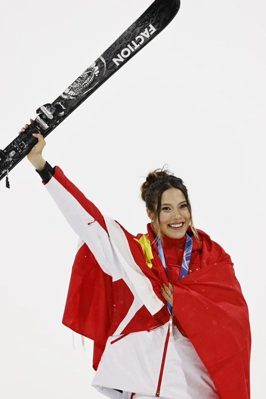 谷爱凌U型场地数据近乎完美谷爱凌的U型场地，是数据拉满、统治力拉满的完美范本：腾