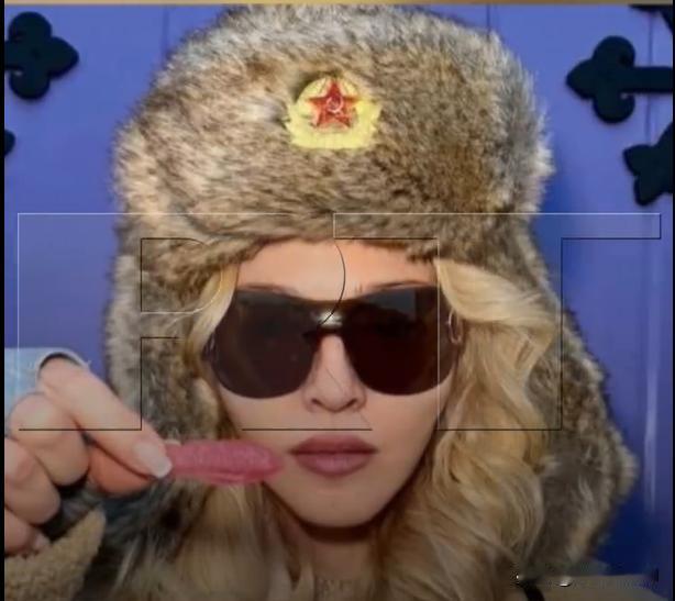 【因戴疑似苏风格帽子麦当娜遭乌网友炮轰】据媒体报道，1月29日，美国著名歌手麦