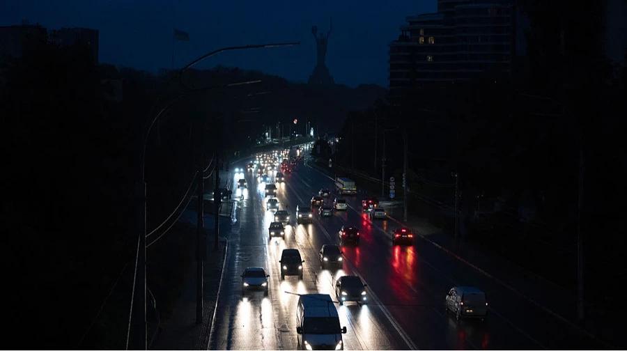 俄罗斯的持续空袭，已经实实在在打在了乌克兰的软肋上，能源设施的接连损毁，让基辅再