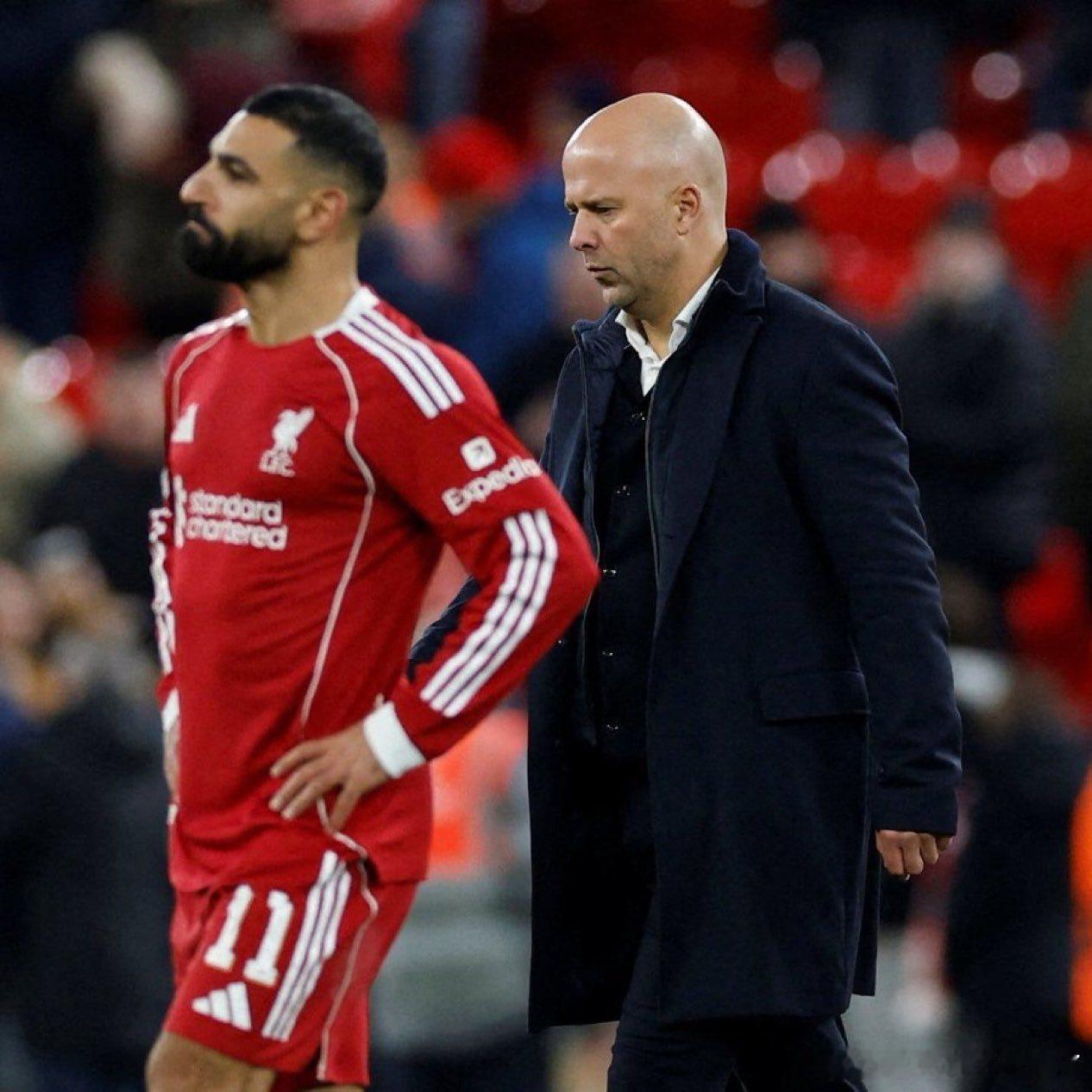 每日邮报记者斯蒂勒透露利物浦面临重大决定：俱乐部将于周一上午商讨是否让萨拉赫随队