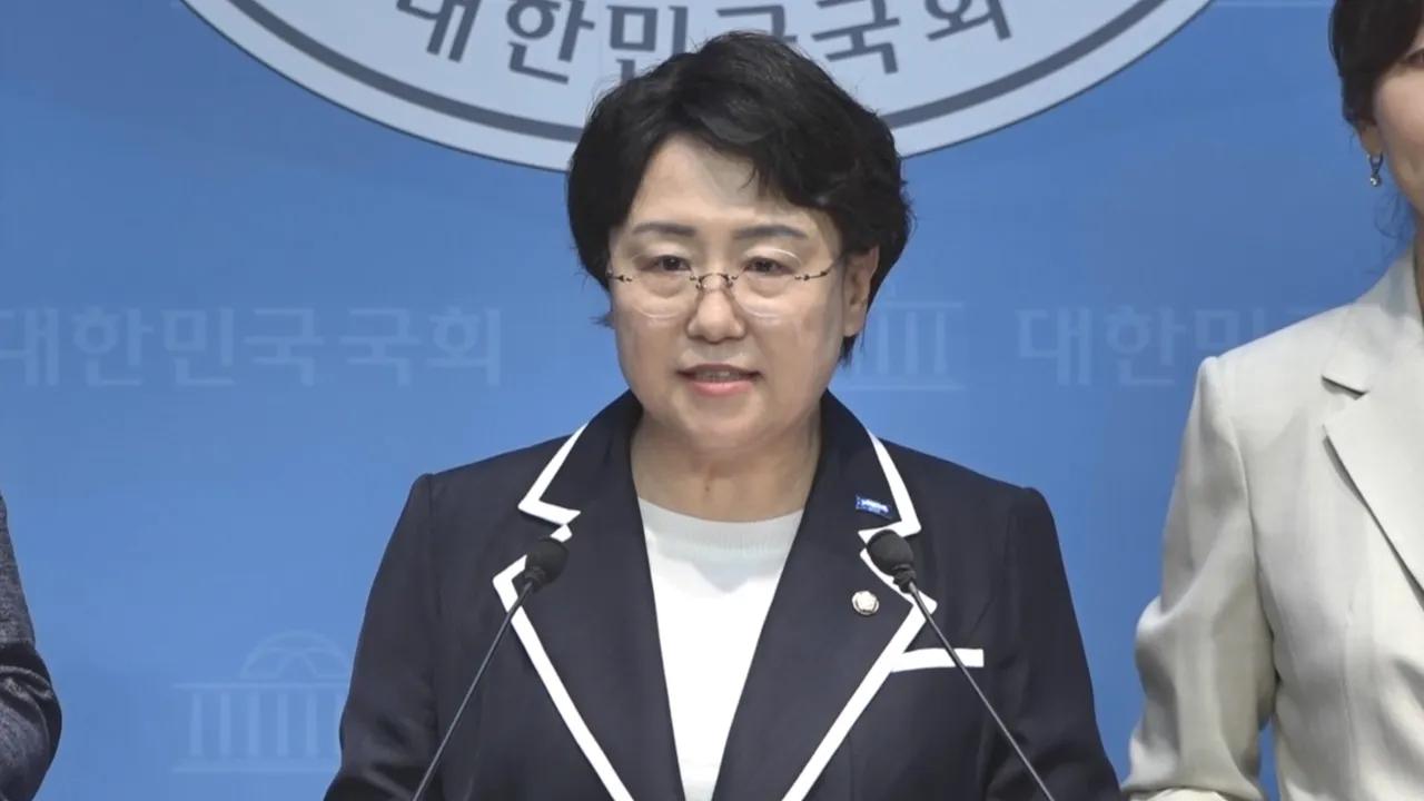 “解散违宪政党国民力量党”祖国革新党第二次向法务部提交陈情书。何为陈情书？