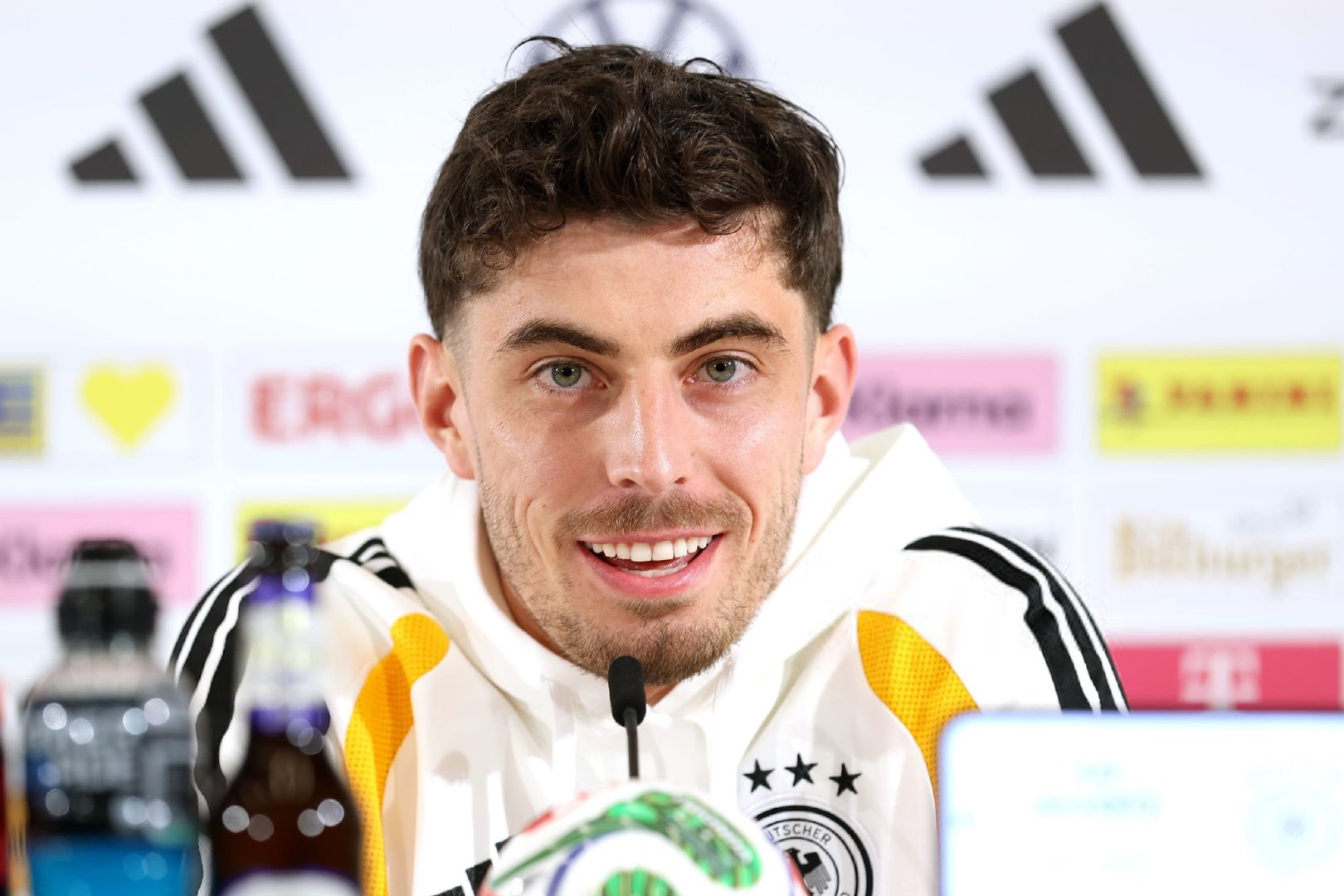 🎙凯·哈弗茨谈及他对驴子和狗的喜爱……🗣“是的，这种喜爱一直都有。具体到我