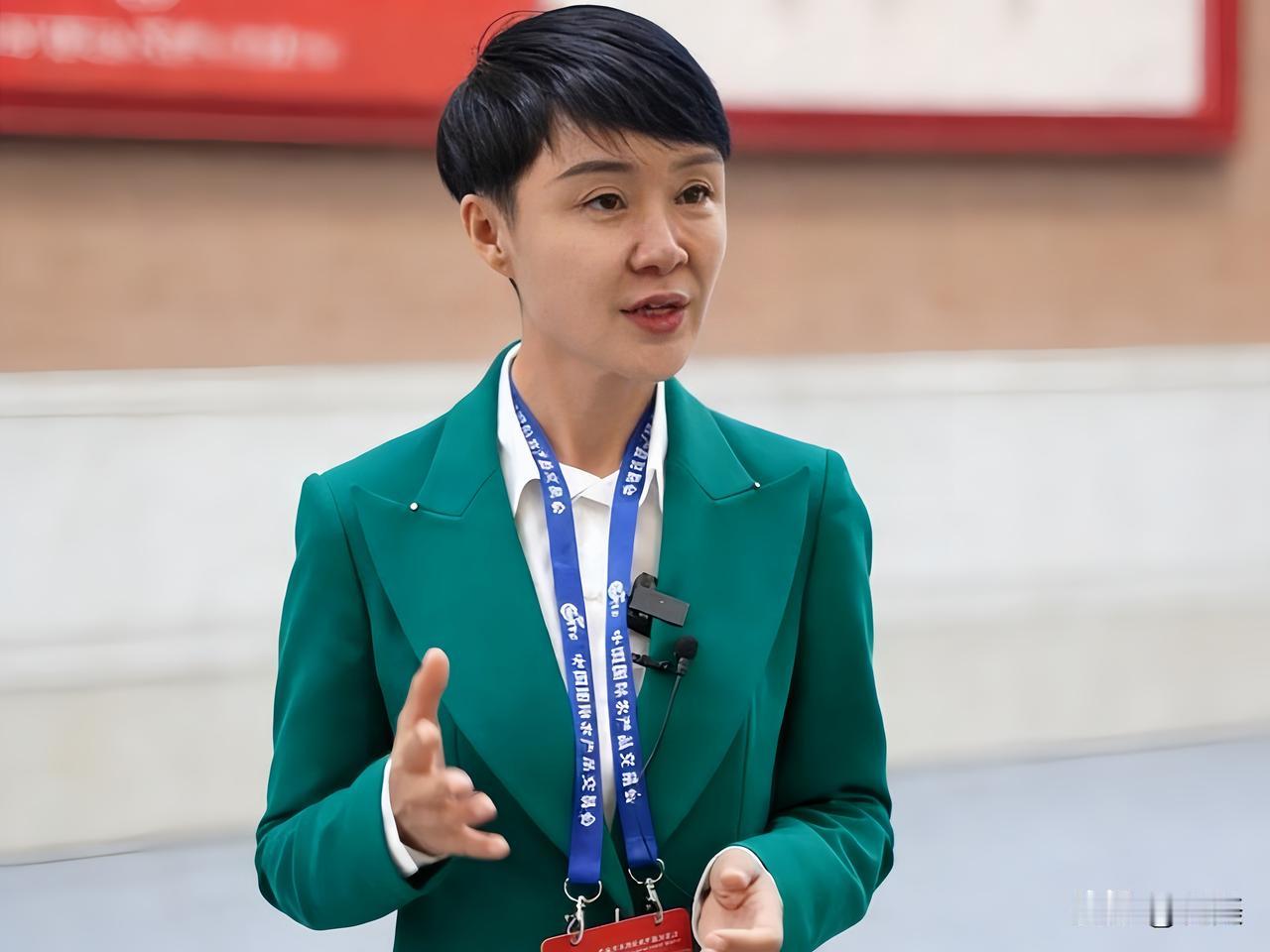 看了贺娇龙主任的消息，心里真挺不是滋味的。说实话，这件事直接把我给“吓醒”