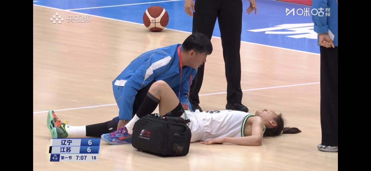 江苏女篮战胜辽宁女篮没什么问题！上半结束，江苏女篮领先近20分罗欣棫上半场