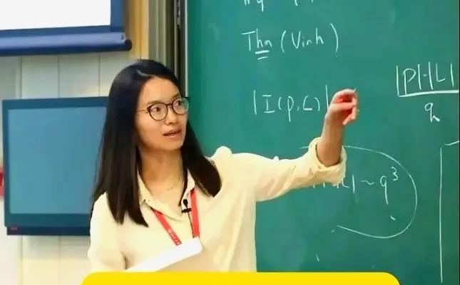 王虹全英语教学打了嚷嚷不用学英语人的脸！这两天，青年数学家王虹全英语教学霸屏，