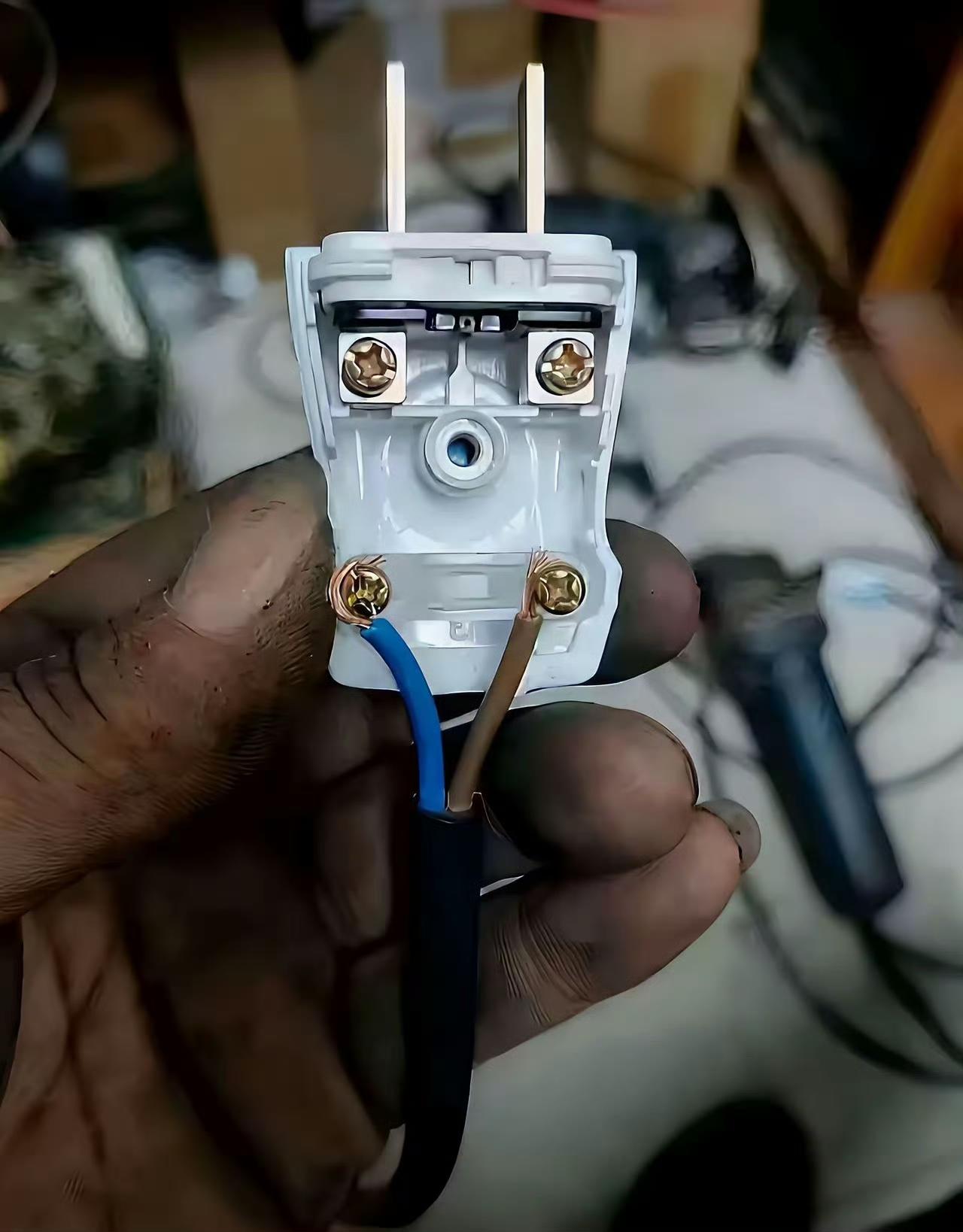 捣鼓一上午了，没接错啊，就是没电，有专业！​​​