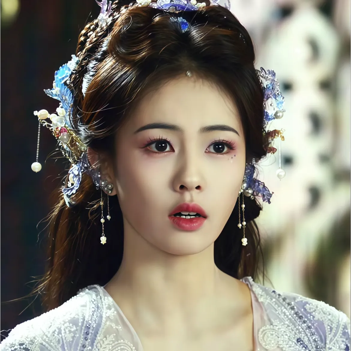 白鹿身上有一个很奇怪的点，大家发现了没有？虽然她已经演了很多女一号了，每一