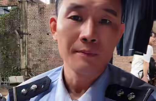 #“嘎子”谢孟伟回应直播穿警服骂人#这，不合适哈，这件衣服可不能随便穿的哈，穿