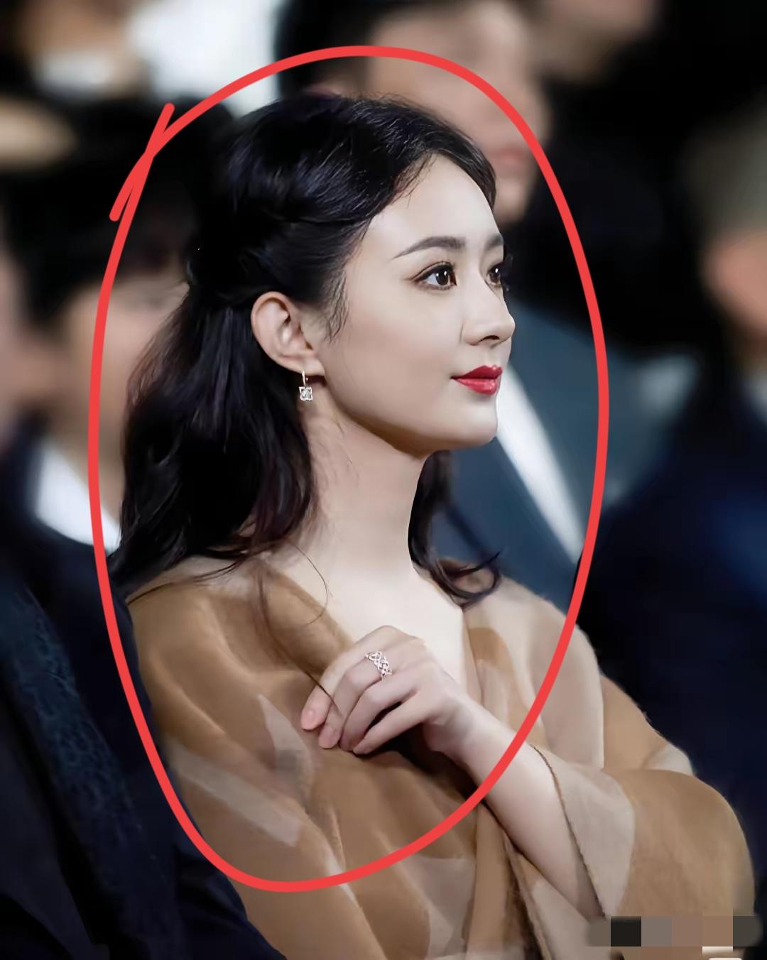 发现没有；​赵丽颖这个人，别的什么都好，就有个“改不掉”的小毛病——说话太会怼