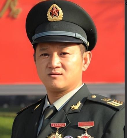 1986年，一18岁的山东莱西小伙参军入伍，原本是冲着坦克兵去的，结果因为是初中