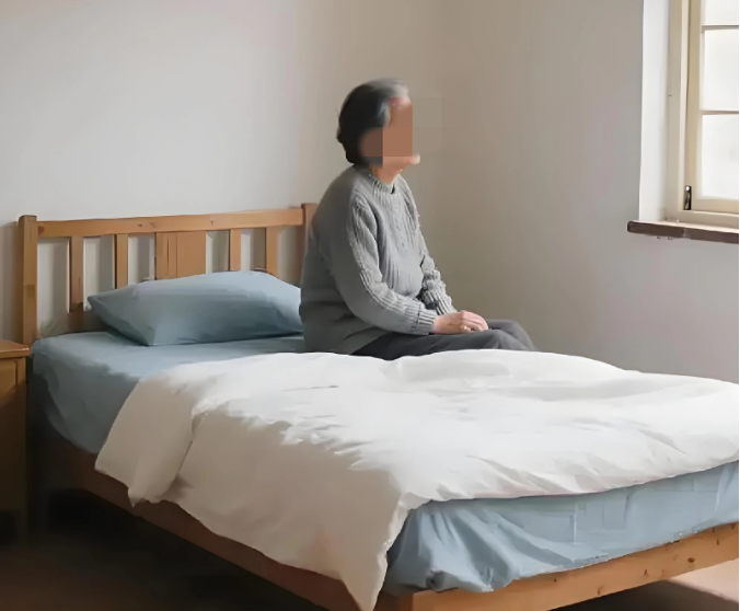 上海，一老太卖了房子，搬去和儿子同住，卖房款280万，全部给孙子买了婚房，谁知钱