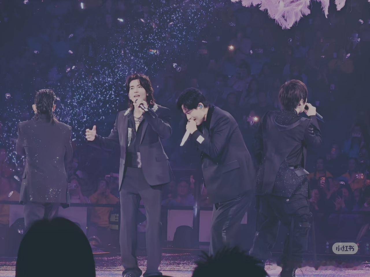 我闺蜜去上海看了F4的演唱会，回来说了一句大实话，她说，我以前对周渝民的“花