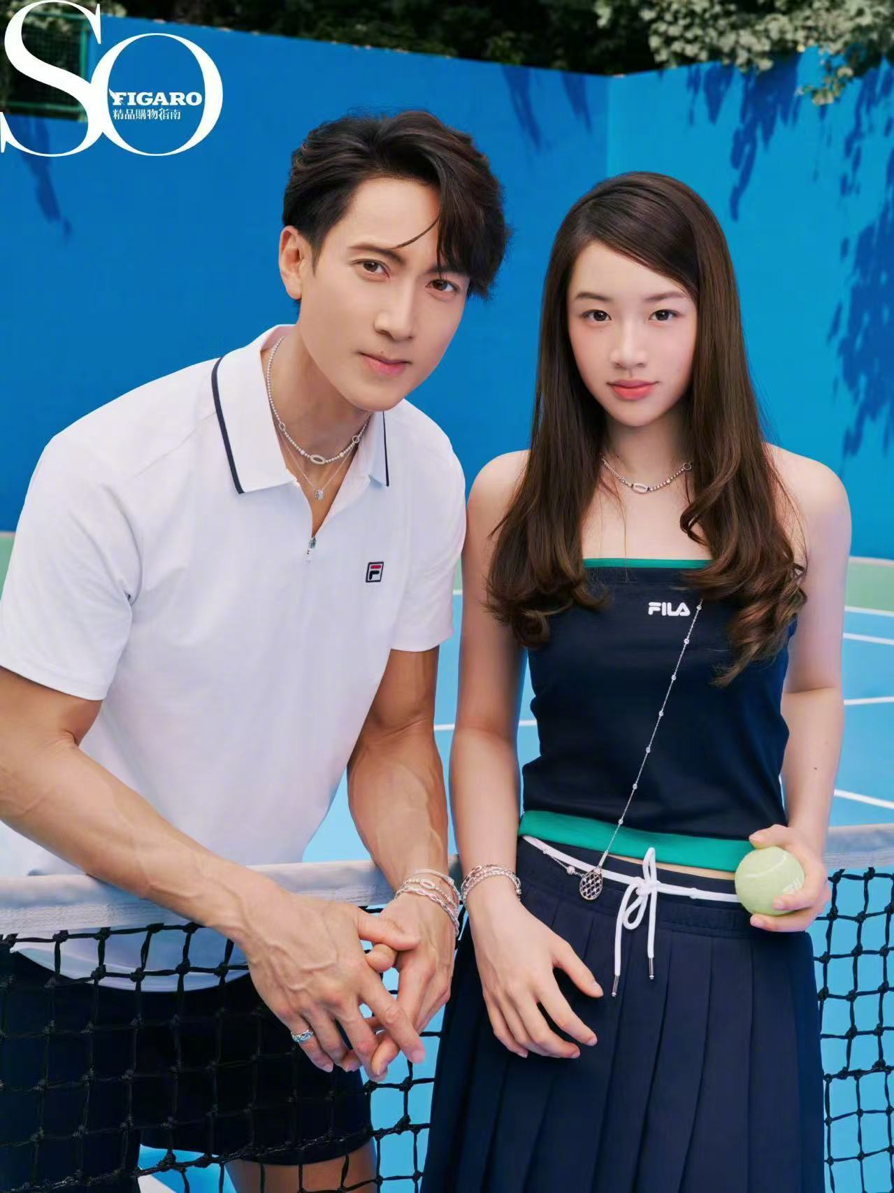 吴尊携15岁的女儿NeiNei登上《精品购物指南》最新一期封面，父女俩一起呈现