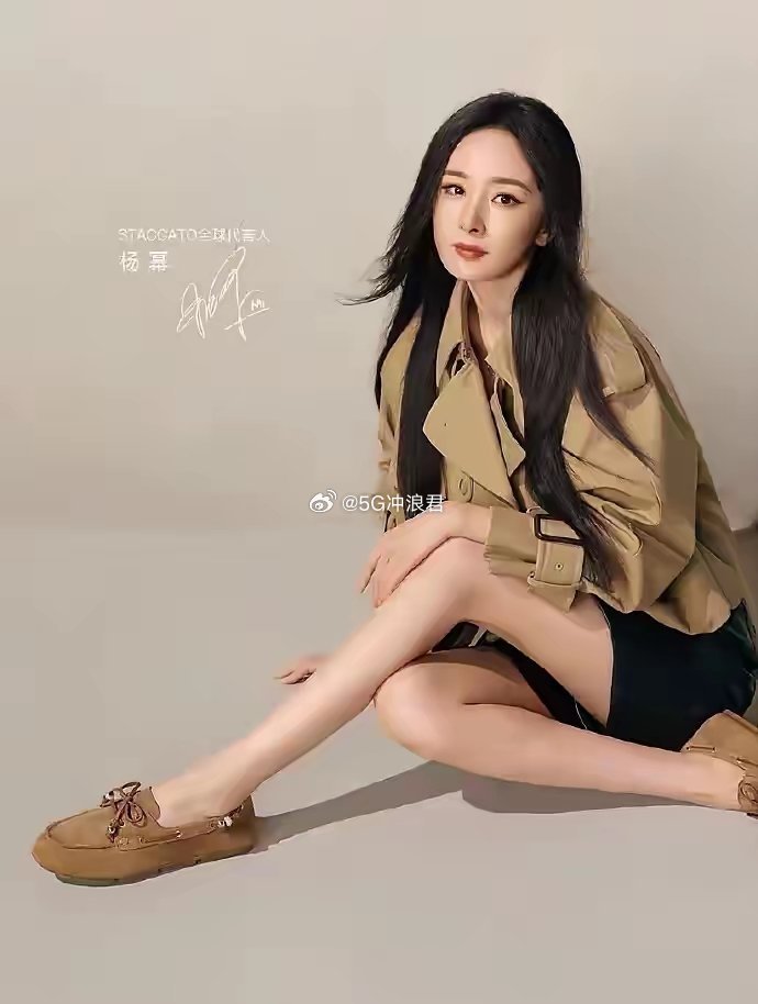 杨幂这回连装都不装。2026米兰时装现场专访。主持人问会不会害怕得罪人，杨幂说: