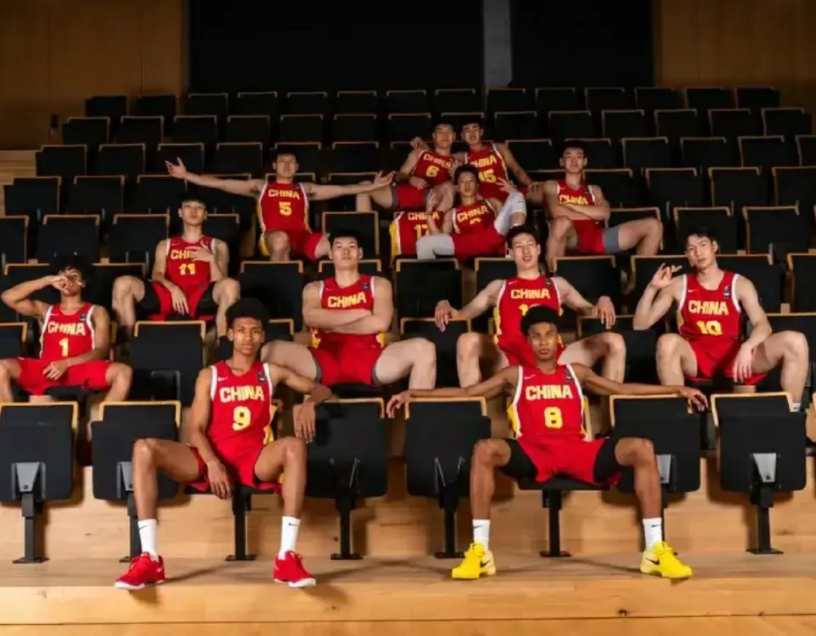 U19国青男篮是我见过最差的男篮，有史以来最差。队中有三名黑人混血球员，其中朱正