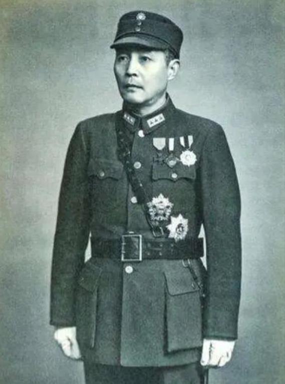 1944年11月，钱大钧突然被任命为军统局局长。这个安排一出来，最尴尬的人不是别