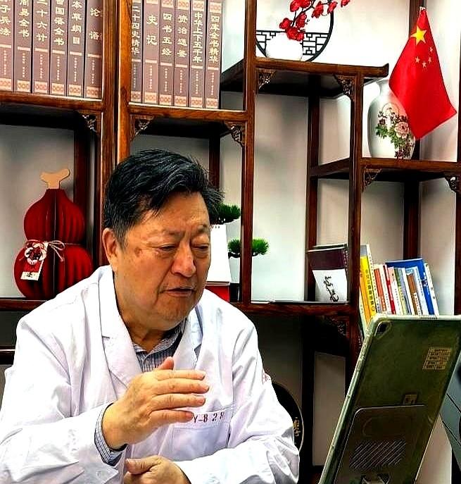 一个从医44年、调理过上千例顽固便秘的老大夫，甩出一句话。他把自己的身体当仇人