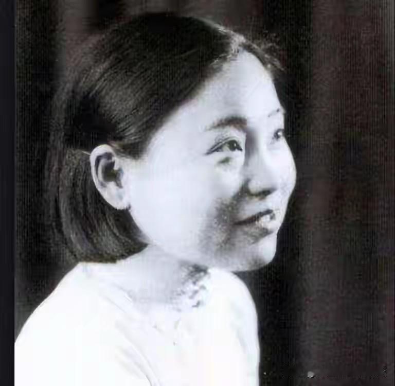 2003年，苏州城里传出一桩怪事。潘家老宅的房产被人占了，九十多岁的潘达于把亲戚