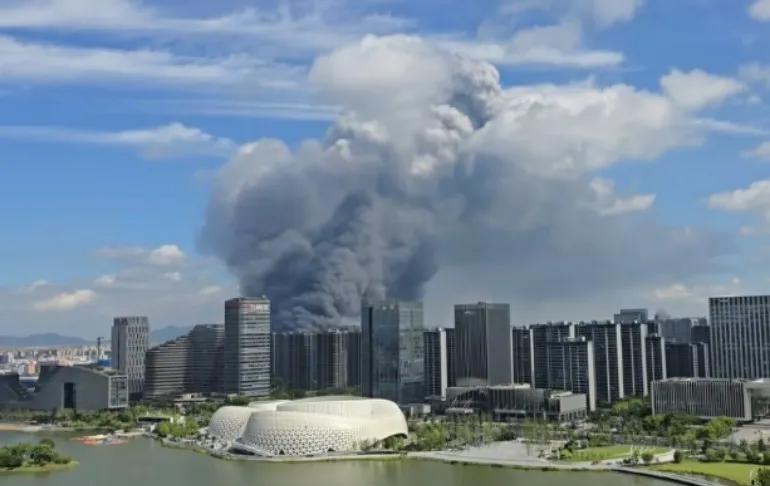 这杭州是怎么的？三天两头出事，余杭的每家每户出5吨水来灭火，哎杭州消防这两天真