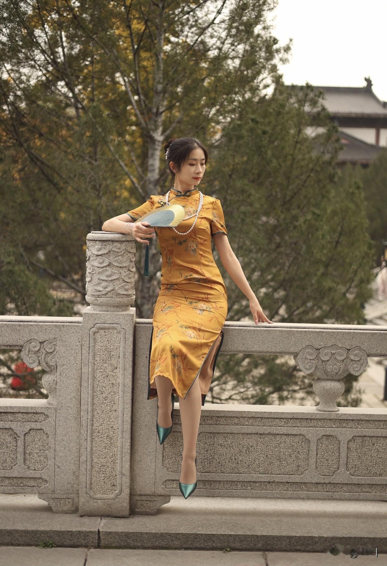 中式古典美女中，你最喜欢哪一个古典与现代的碰撞，旗袍与高跟鞋的完美结合，尽显东方