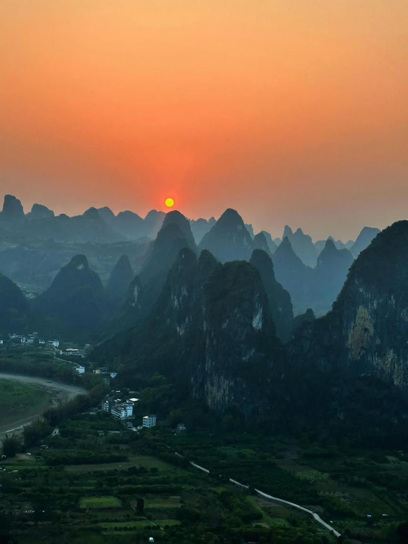广西旅游，阳朔相公山壁画打卡攻略！