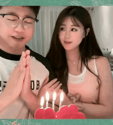 男子许愿：希望我的女朋友永远爱我，不会出轨，女友说说这个干吗？男子说完直接吹蜡烛