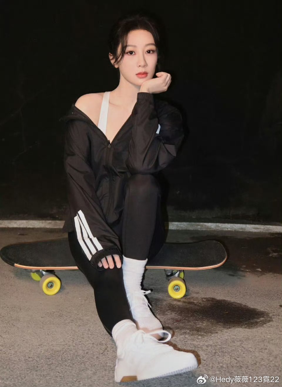 我女鹅杨紫穿这套衣服怎么了，这么好看，怎么挨着你👀了，露肩怎么了，穿衣自由，怎