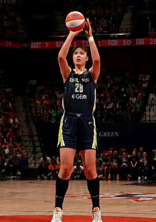 中国女篮国手李月汝在WNBA的表现越来越亮眼了！北京时间6月28日，WNBA