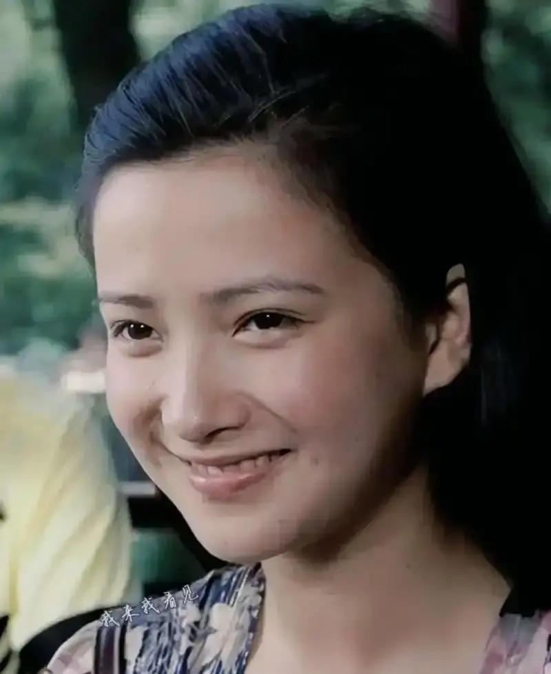 何晴走了，21岁的许何没垮。两岁父母离婚，她息影四年陪娃，复出也把儿子放第