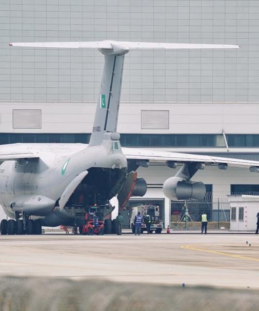 外媒：多架巴空军战略运输机现身成都，歼-35已经开始交货？ 当地时间26日，