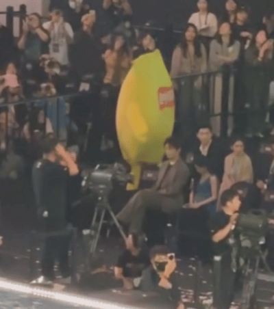 丁禹兮一晚上好忙今晚星光大赏虽然丁禹兮进场晚，但是一晚上看把他忙得，看到孟姐摔