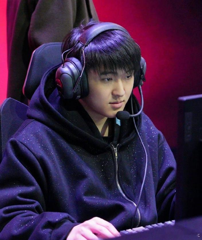 就在刚刚，LNG官宣1xn加入，下赛季朝着登峰组迈进！所以LNG明年的阵容是Sh