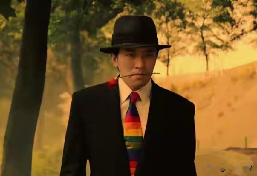 张纪中评价周星驰：装疯卖傻！周星驰是华语电影的一座高峰。你可以不喜欢他，但你无